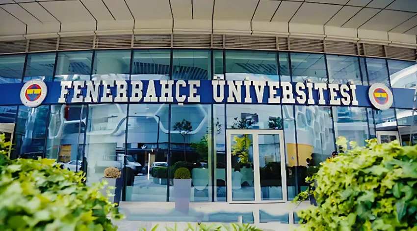 فضای بیرونی دانشگاه فنرباغچه ترکیه